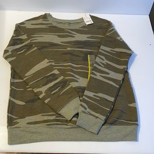 Zoe + Liv sweatshirt green camo crewneck women’s lightweight fleece Sz Small/NEW